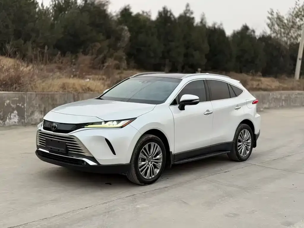 Toyota Harrier — фото 1