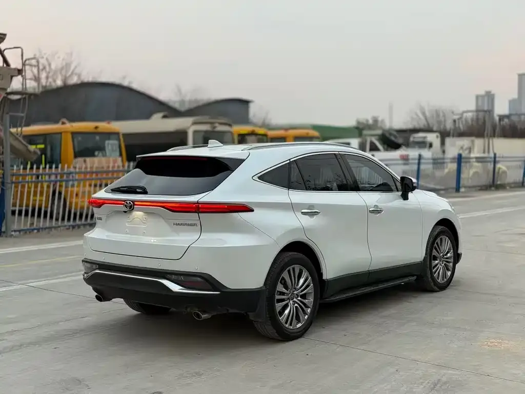 Toyota Harrier — фото 4