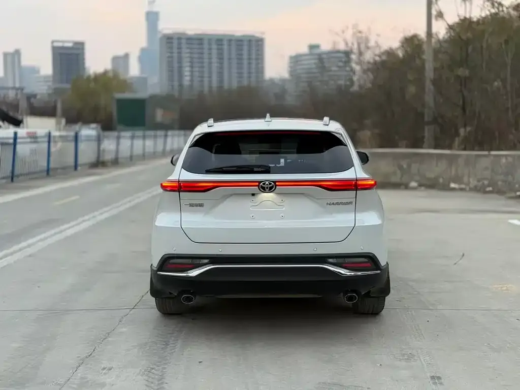 Toyota Harrier — фото 2