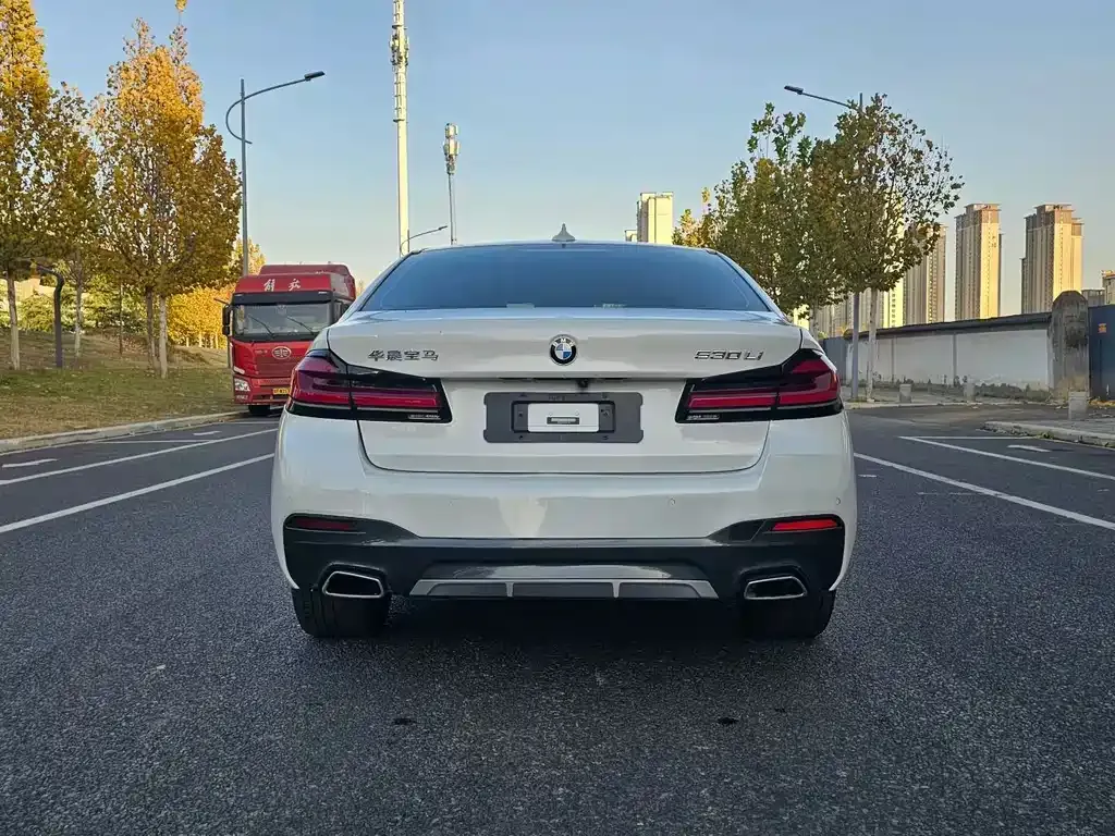 BMW 5 Series — фото 2
