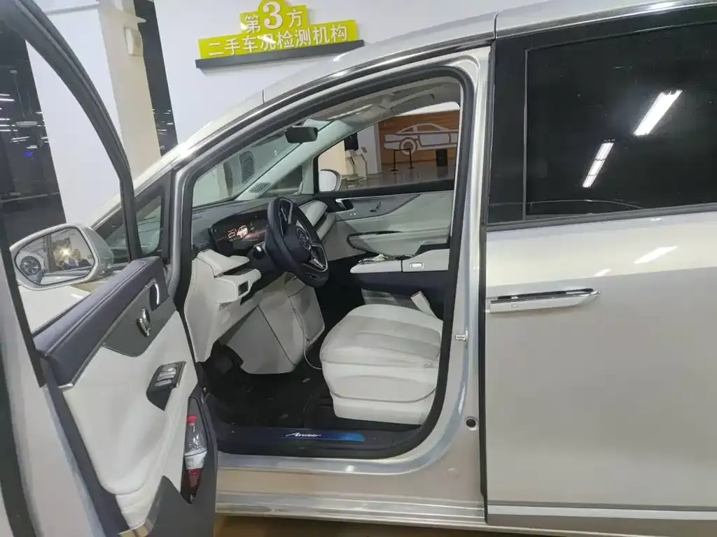 Buick GL8 Hybrid — фото 6