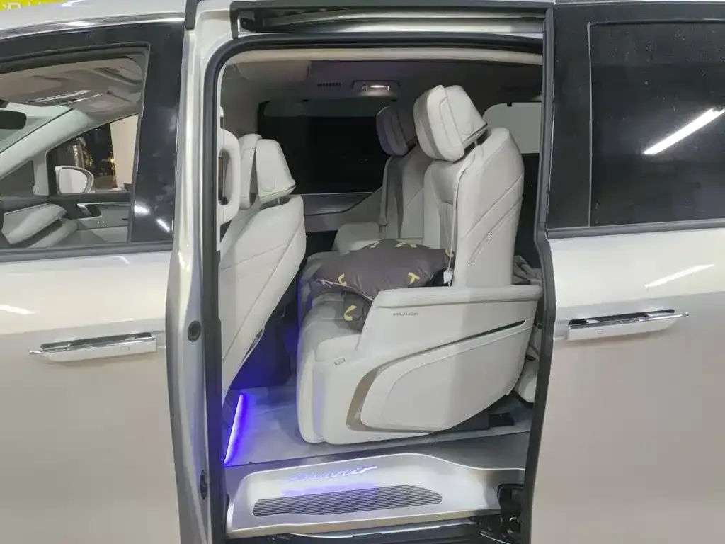 Buick GL8 Hybrid — фото 5