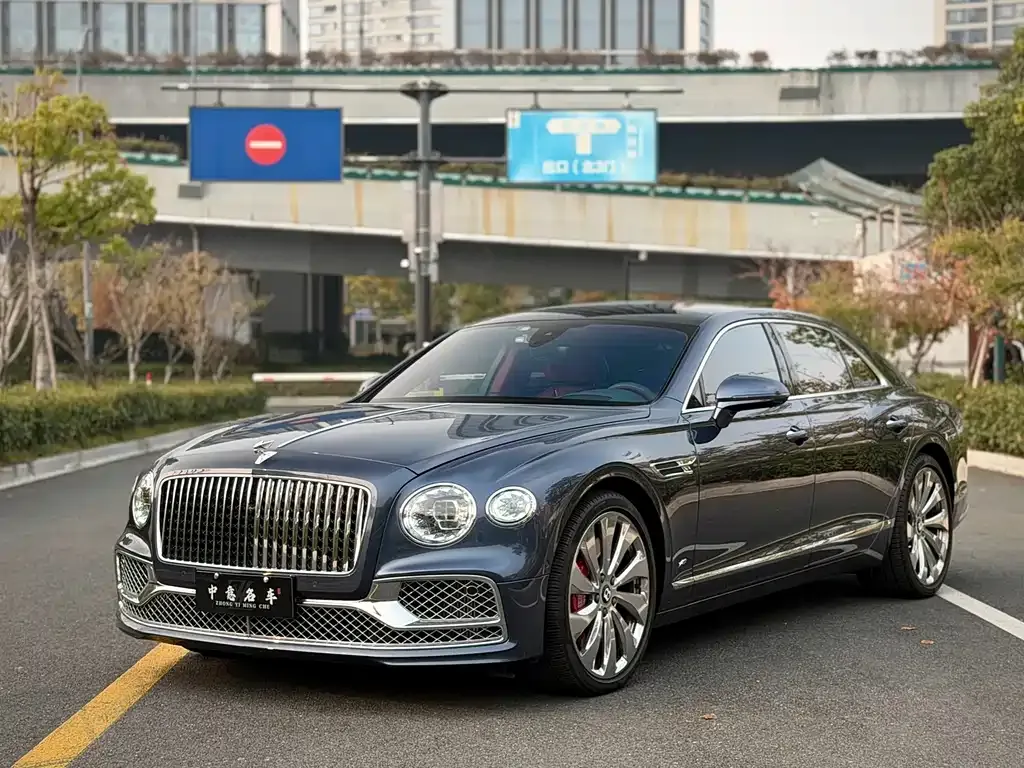Bentley Flying Spur — фото 1
