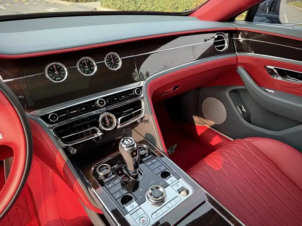 Bentley Flying Spur — фото 2