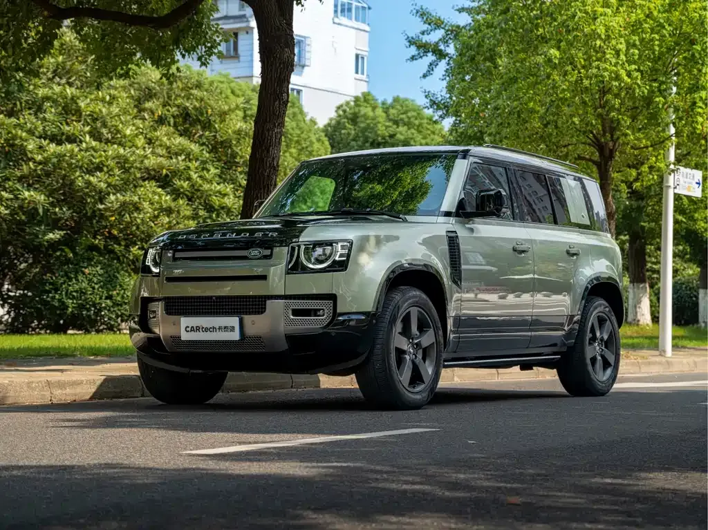 Land Rover Defender — фото 1
