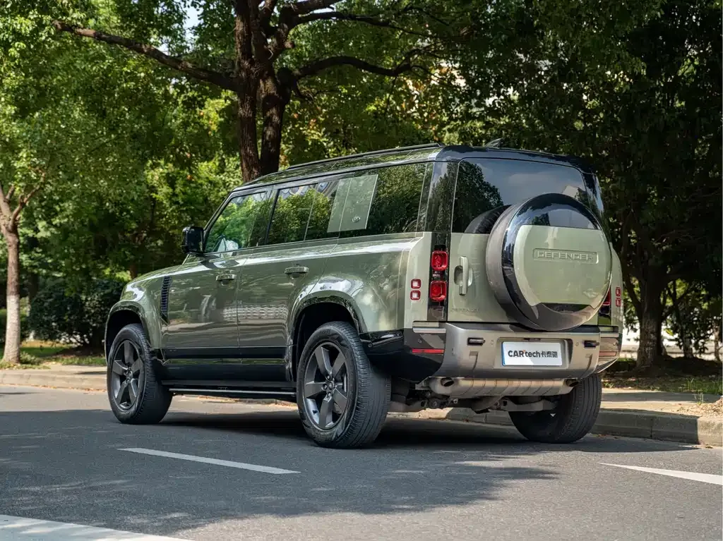 Land Rover Defender — фото 10