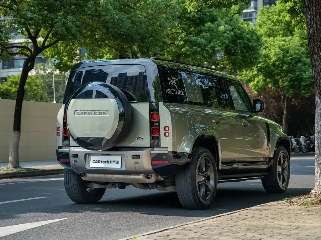 Land Rover Defender — фото 7