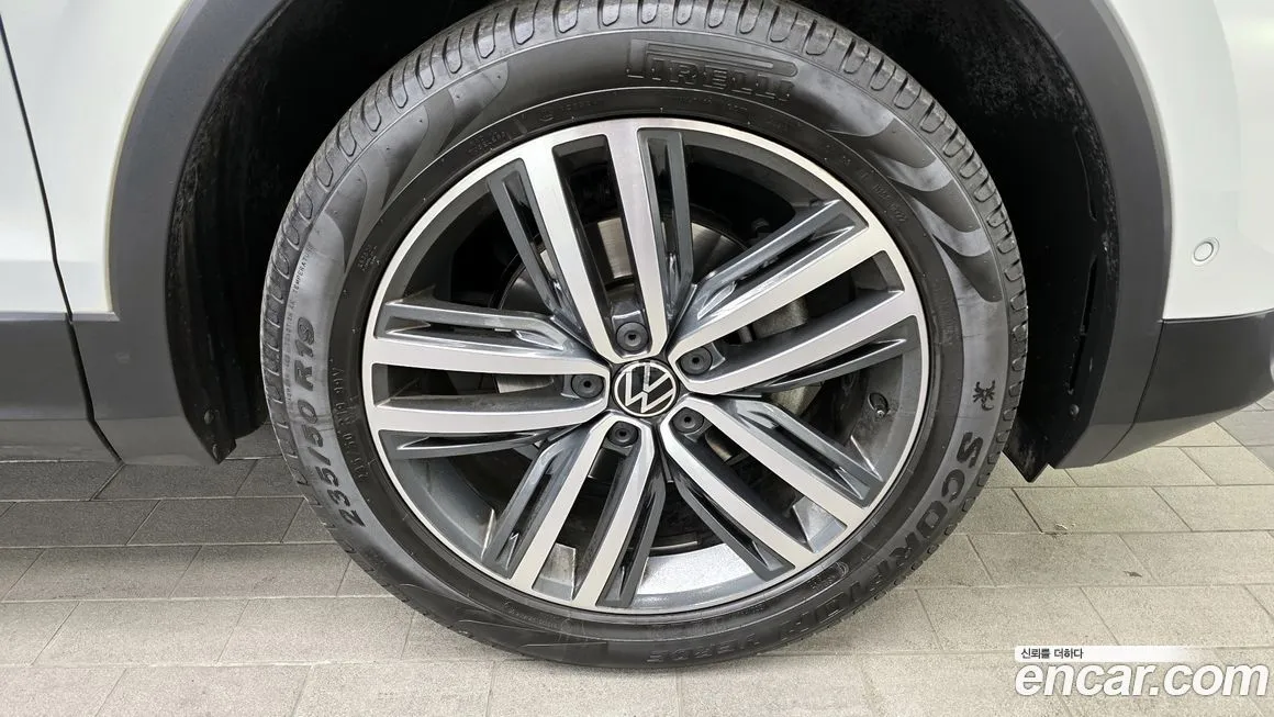 Volkswagen Tiguan — фото 9