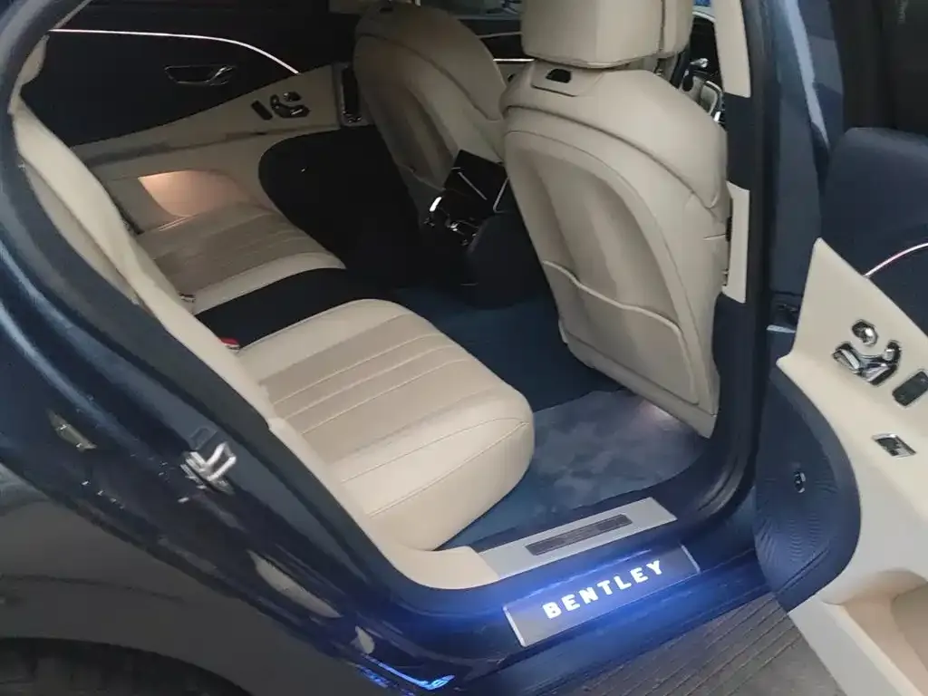 Bentley Flying Spur — фото 7