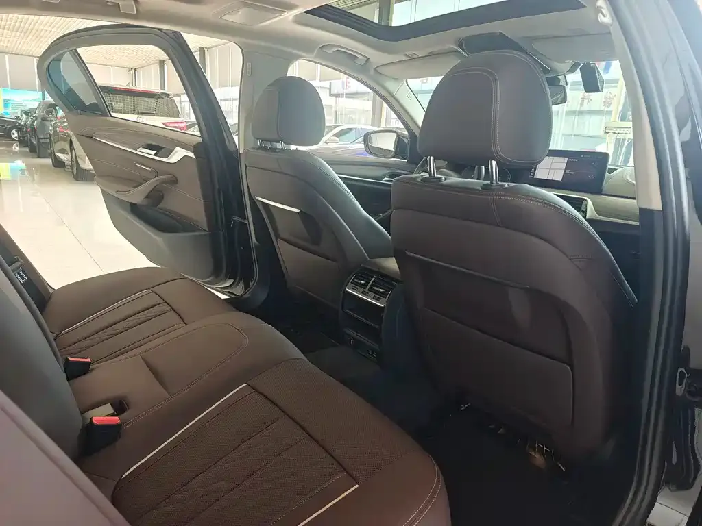 BMW 5 Series New Energy — фото 4