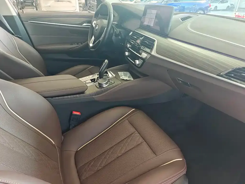 BMW 5 Series New Energy — фото 8