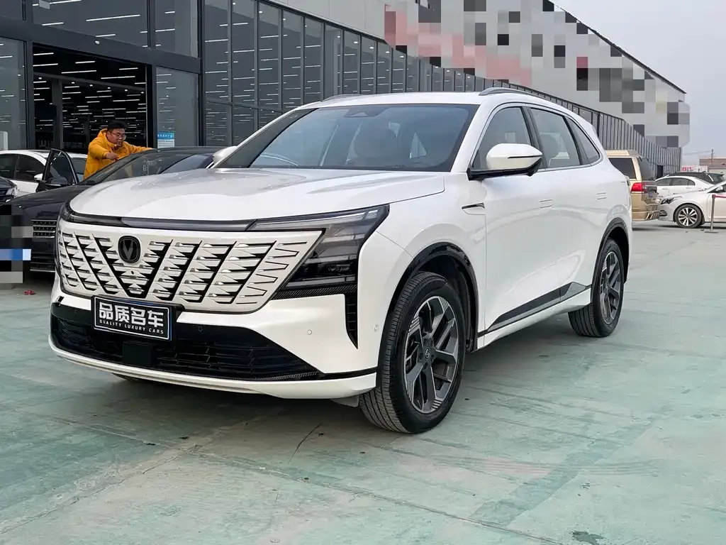 Changan CS75PLUS — фото 1