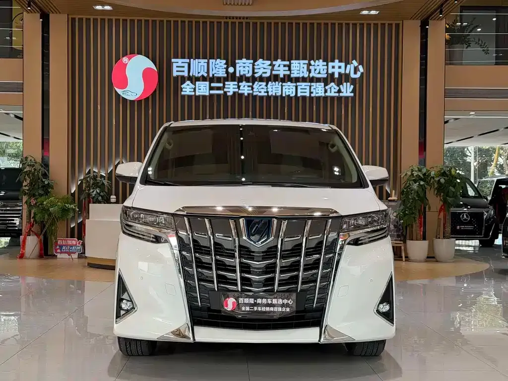 Toyota Alphard — фото 7