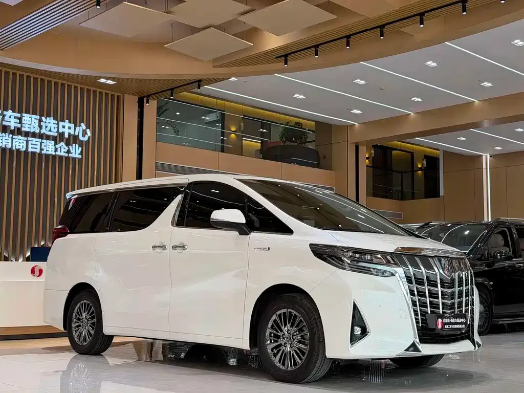 Toyota Alphard — фото 5