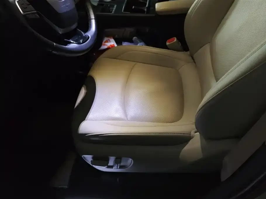 Toyota Sienna — фото 10