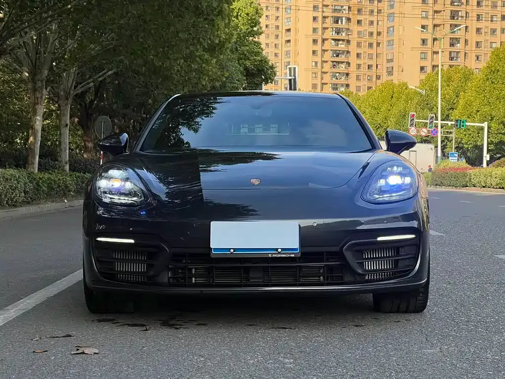Porsche Panamera — фото 1