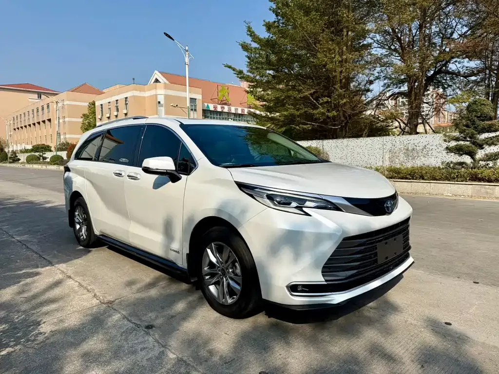 Toyota Sienna — фото 10
