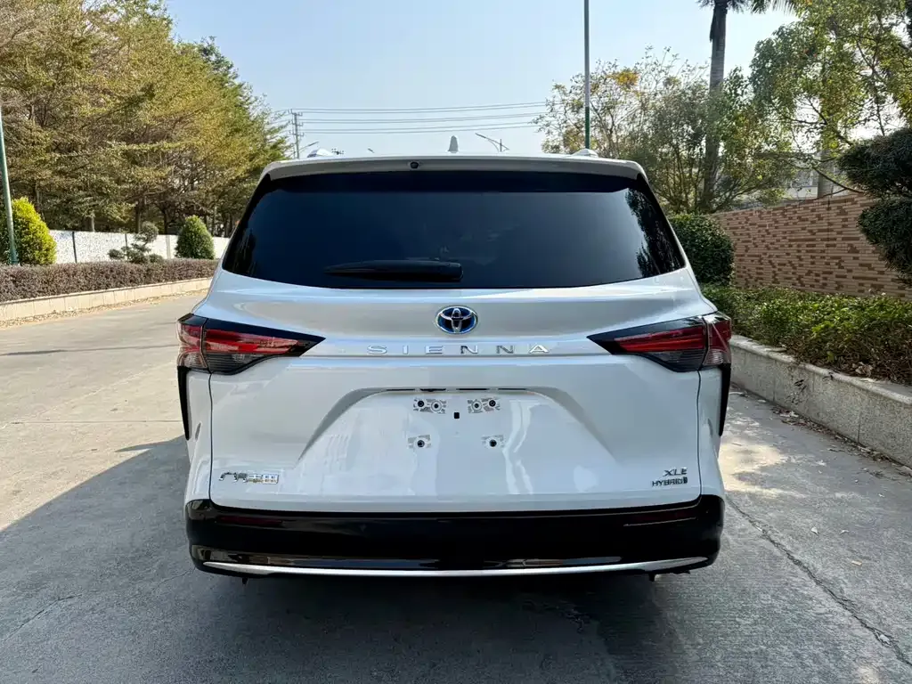 Toyota Sienna — фото 6