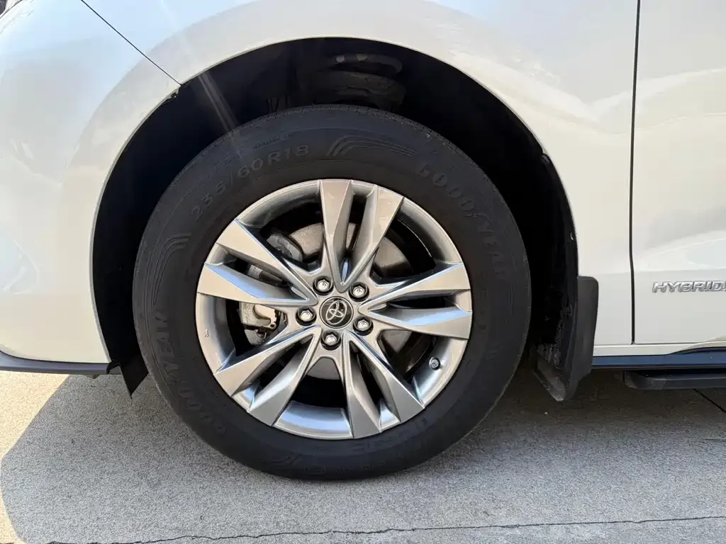 Toyota Sienna — фото 8