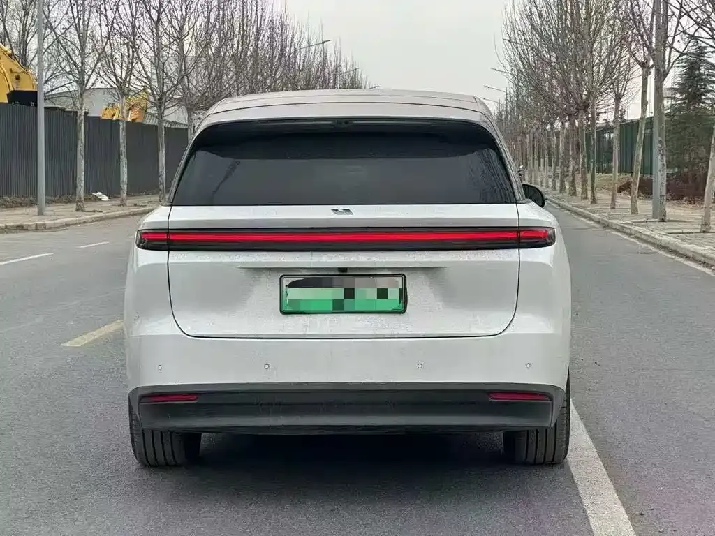 Li Auto i8 — фото 7