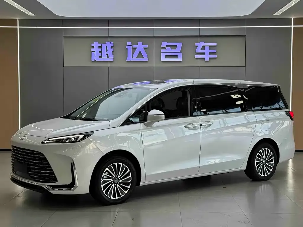 Buick GL8 Hybrid — фото 1