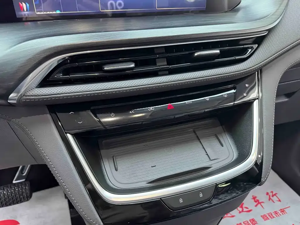 Buick GL8 Hybrid — фото 10