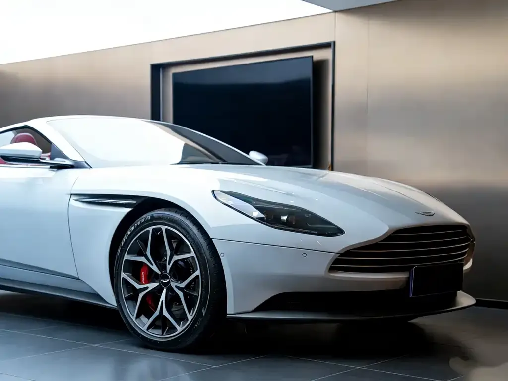Aston Martin DB11 — фото 3