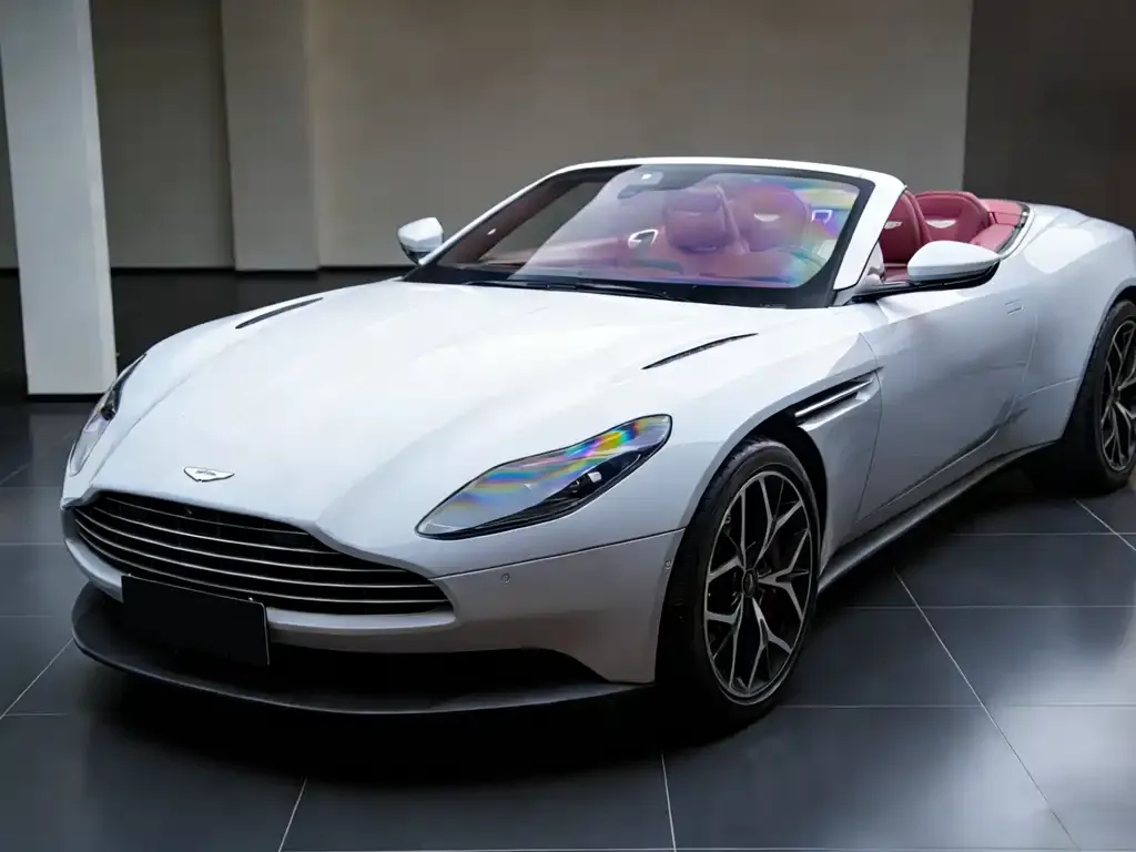 Aston Martin DB11 — фото 6