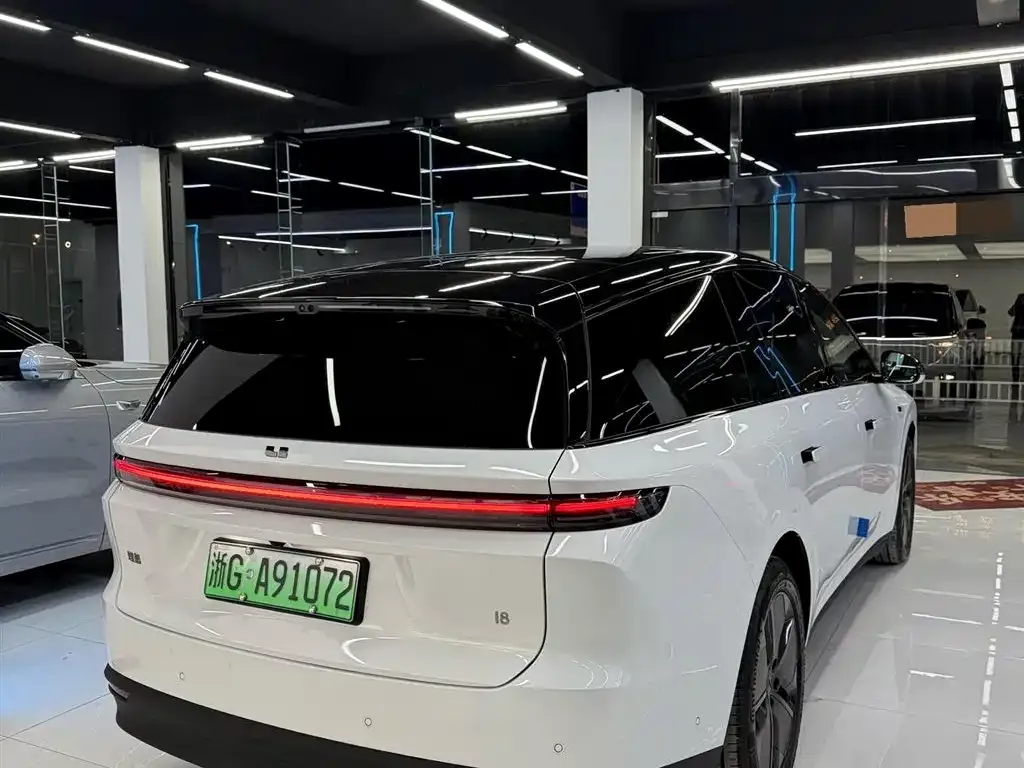 Li Auto i8 — фото 6