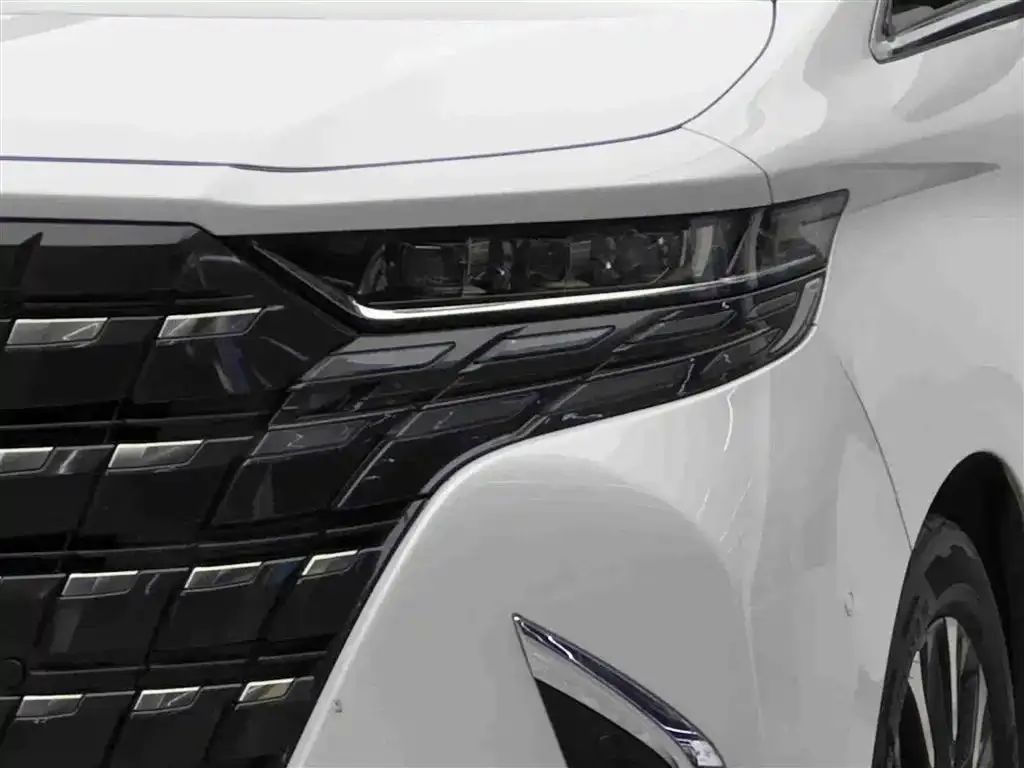 Toyota Alphard — фото 2