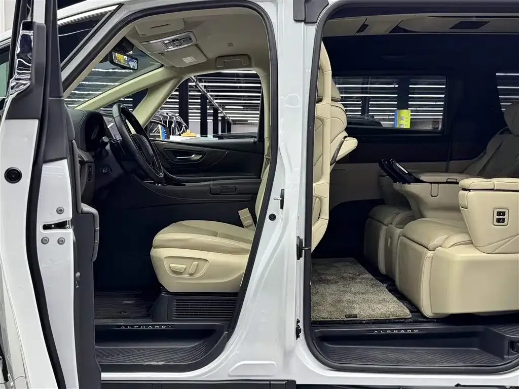 Toyota Alphard — фото 10