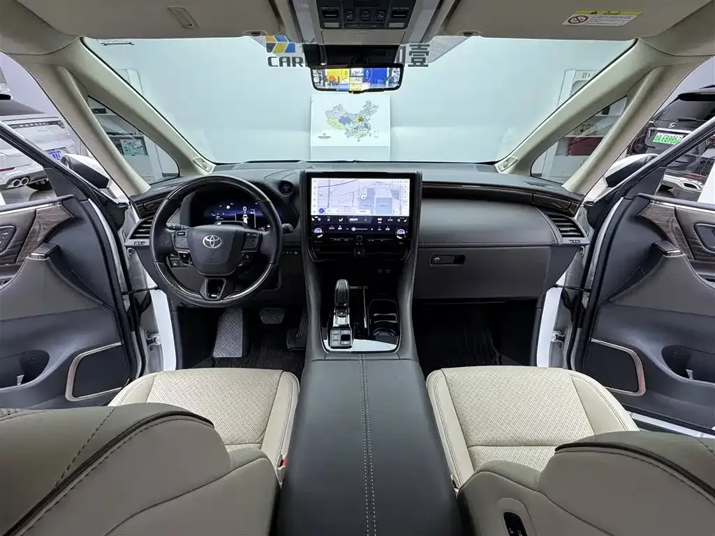 Toyota Alphard — фото 8