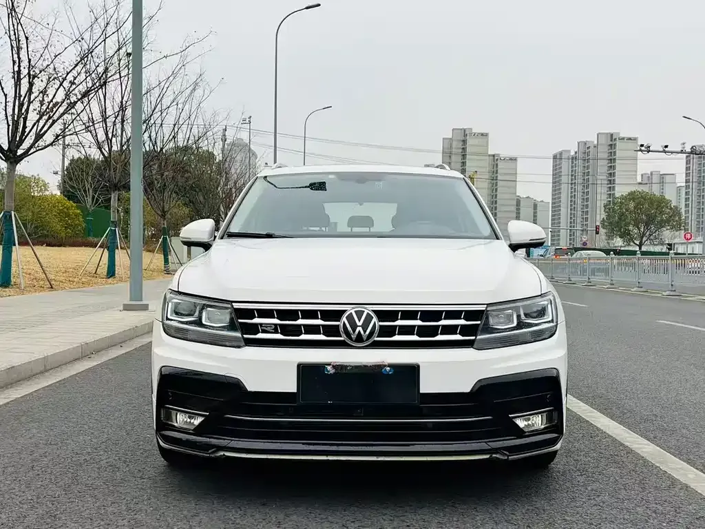 Volkswagen Tiguan L — фото 5