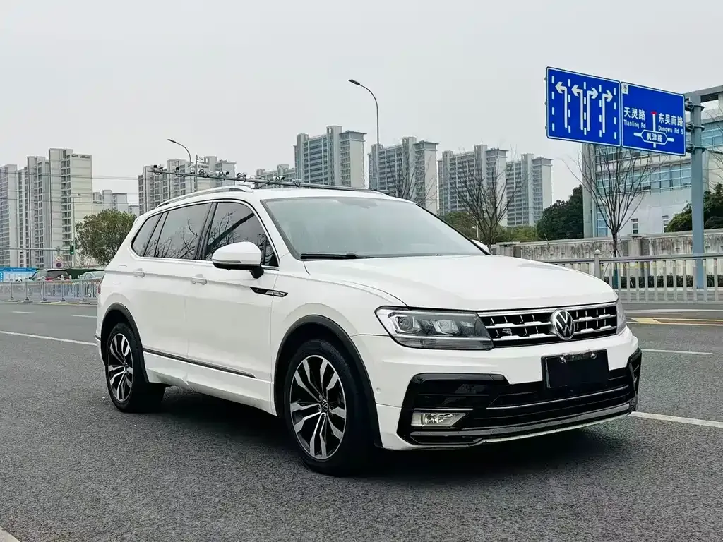 Volkswagen Tiguan L — фото 7