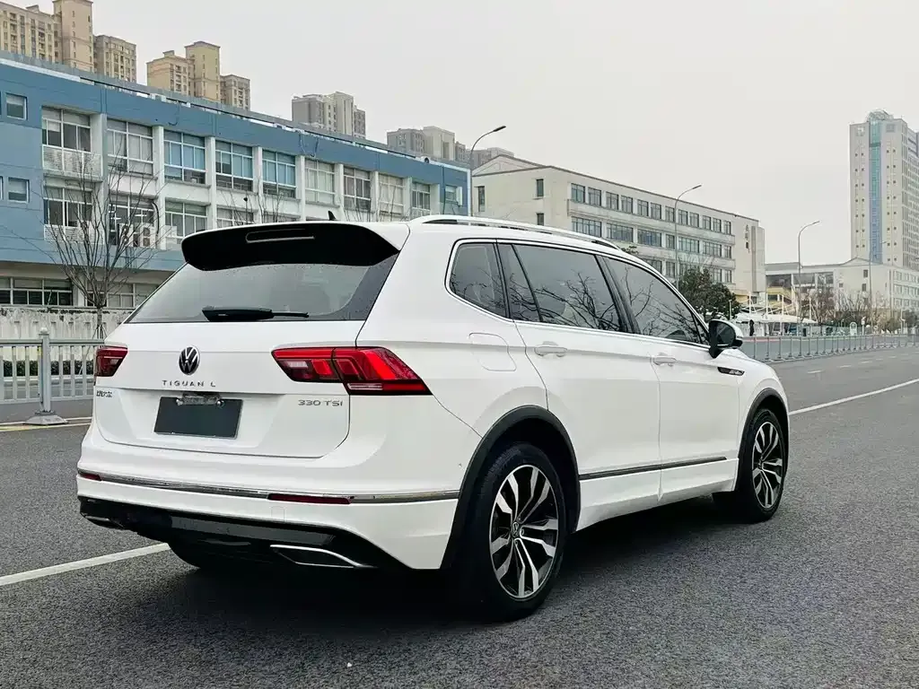 Volkswagen Tiguan L — фото 6