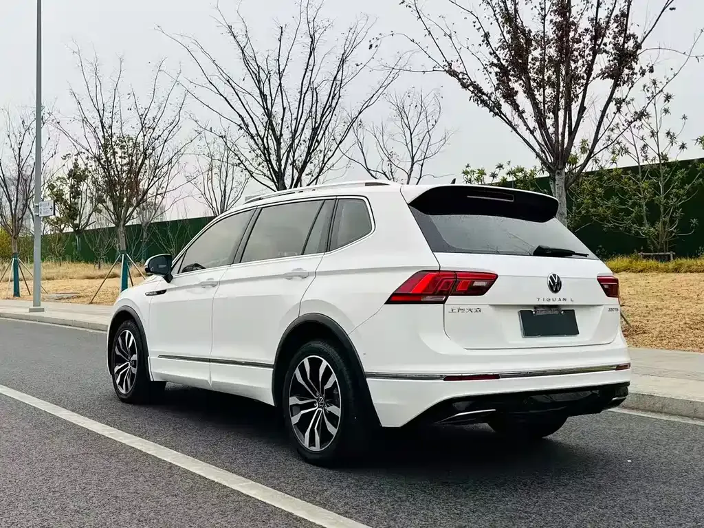 Volkswagen Tiguan L — фото 9