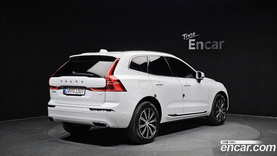 Volvo XC60 — фото 5