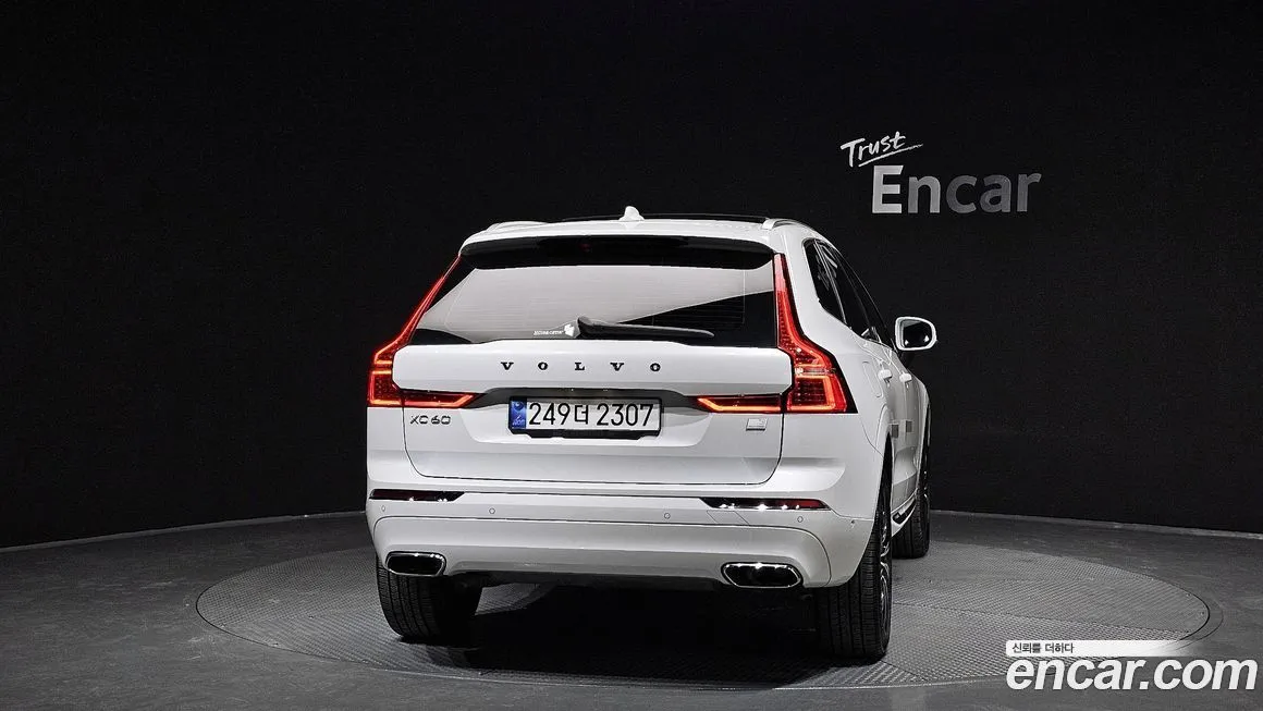 Volvo XC60 — фото 3