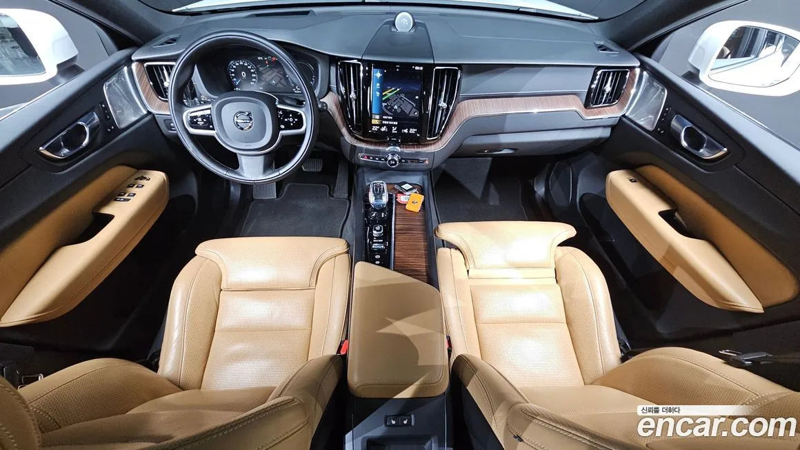 Volvo XC60 — фото 9