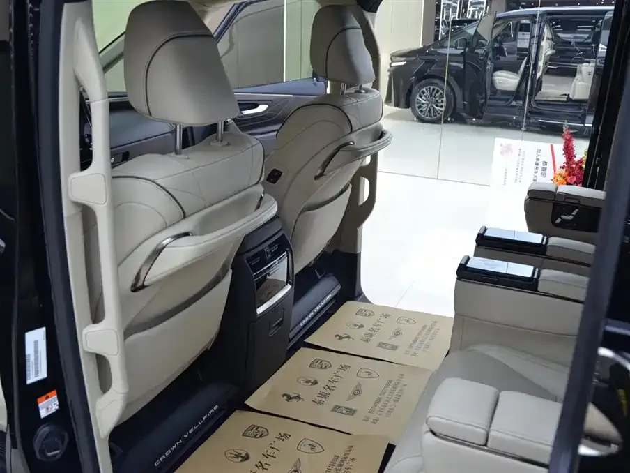 Toyota Vellfire — фото 6