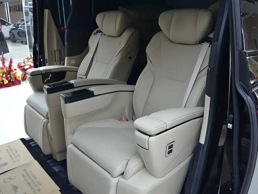 Toyota Vellfire — фото 2