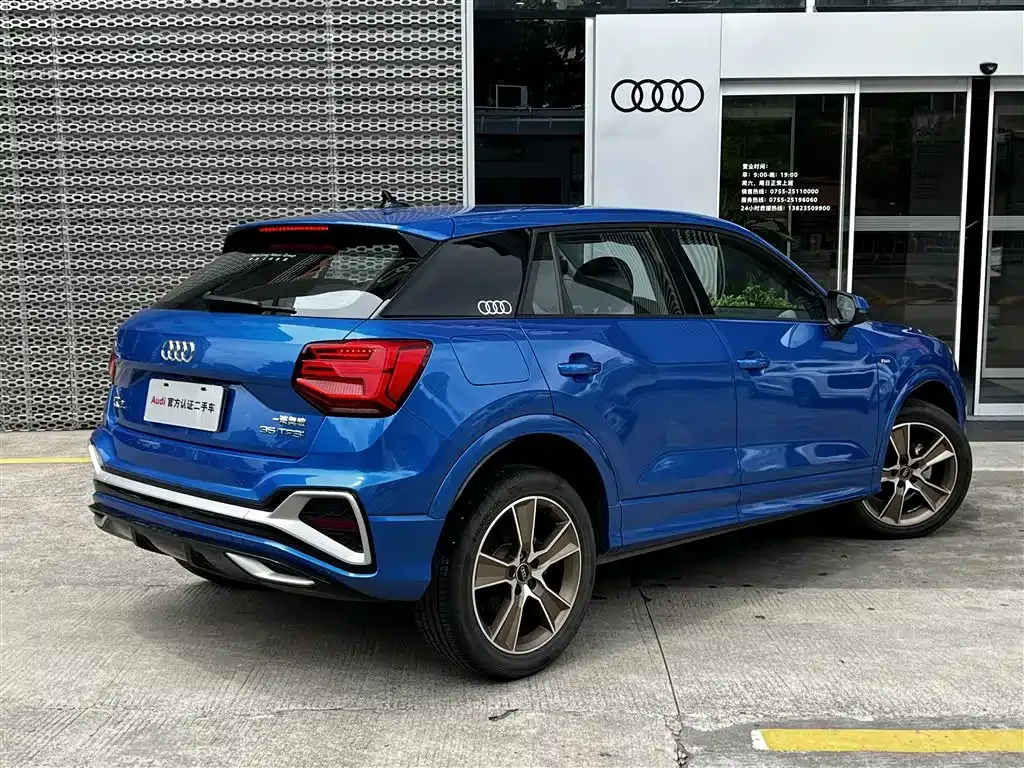 Audi Q2L — фото 9