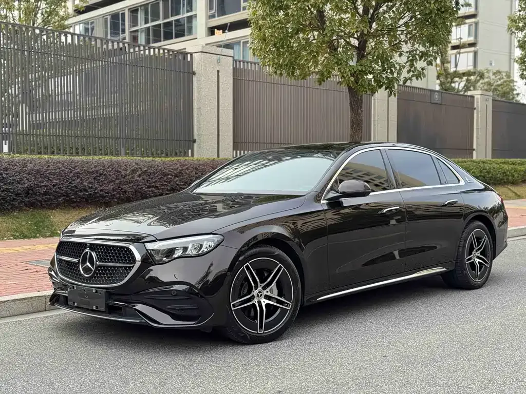 Mercedes-Benz E-Class — фото 1