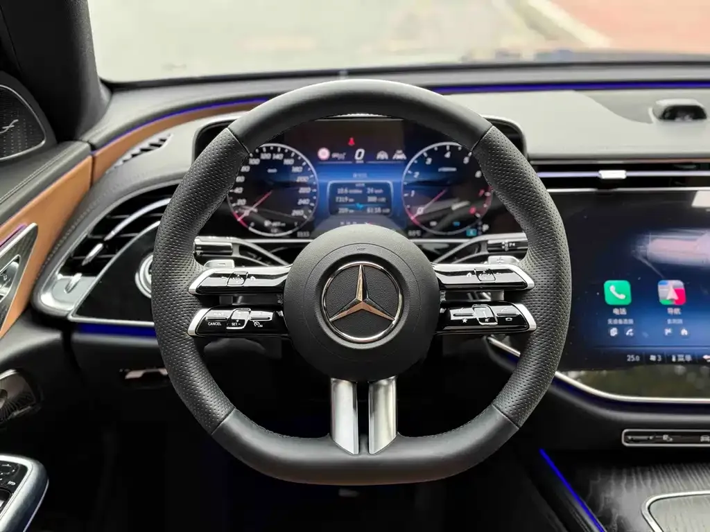 Mercedes-Benz E-Class — фото 2