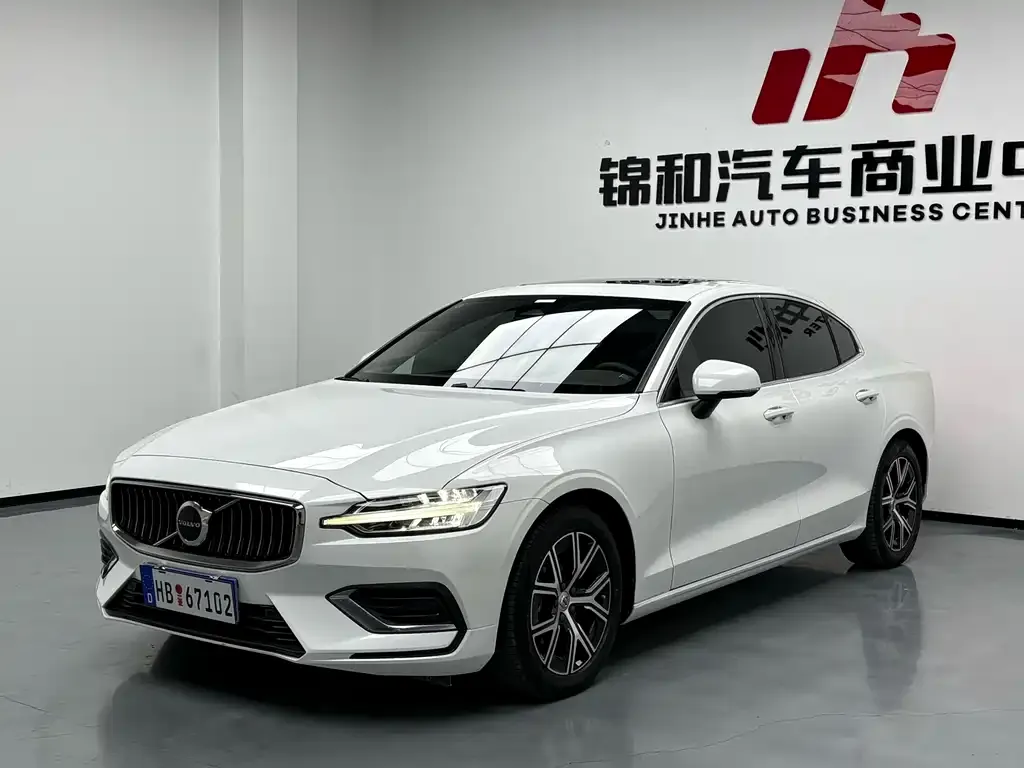 Volvo S60 — фото 1