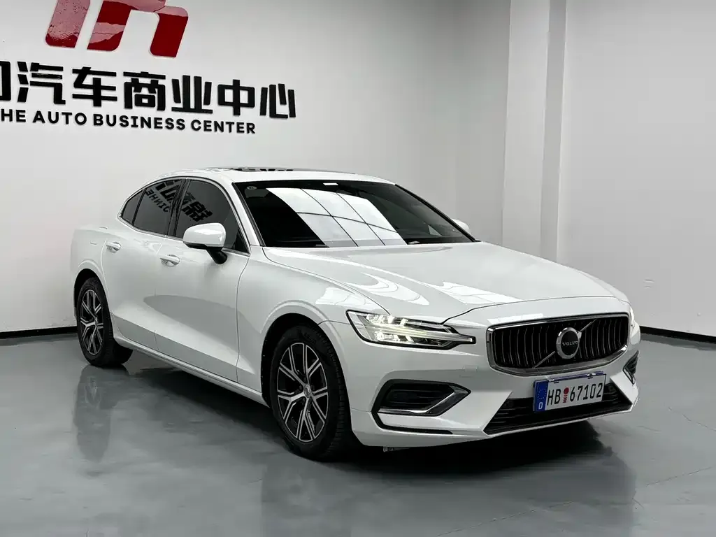 Volvo S60 — фото 10