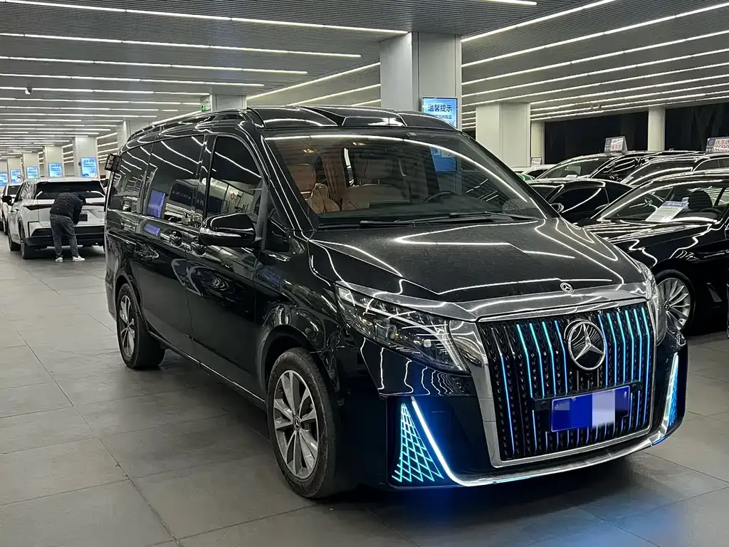 Mercedes-Benz V-Class — фото 10