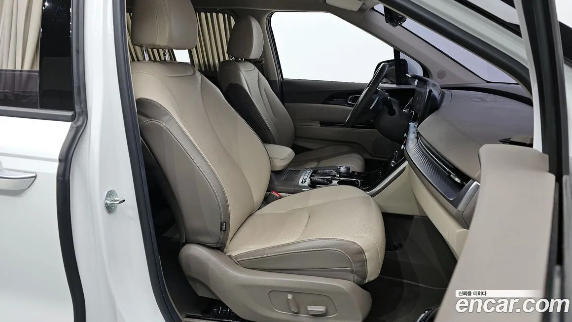 Kia Carnival — фото 10
