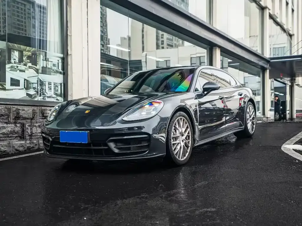 Porsche Panamera — фото 1