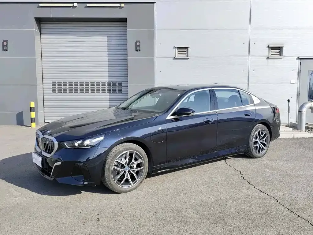 BMW i5 — фото 1